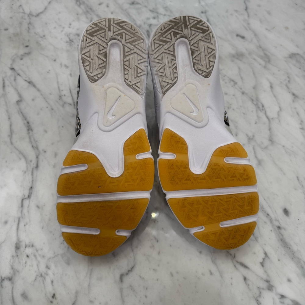EXCELLENT Nike Legend Essential 2 Cream Sneakers with Leopard Print Size 9 - Picture 8 of 11
